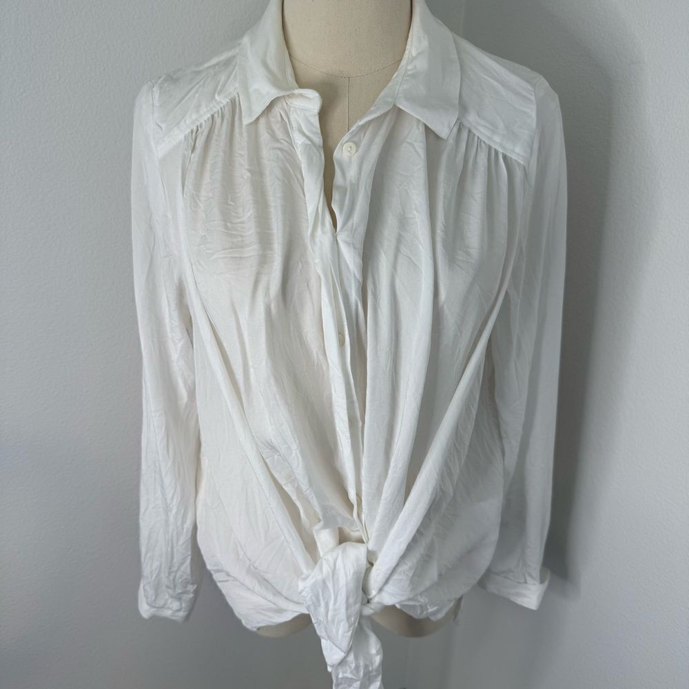 [Meave] Women's White Button-Up Blouse - Size Small‎